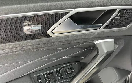 Volkswagen Tiguan II, 2023 год, 1 900 000 рублей, 13 фотография