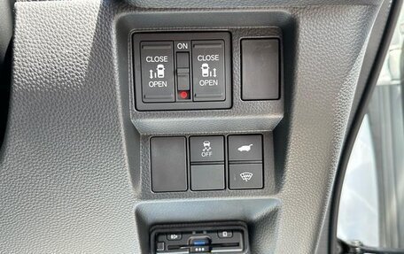 Honda Stepwgn, 2023 год, 2 150 000 рублей, 14 фотография