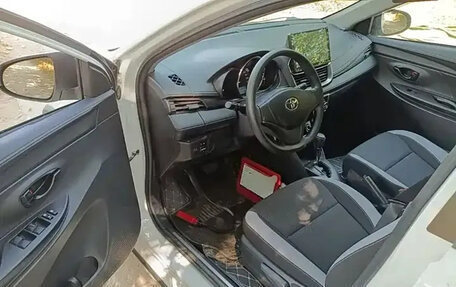 Toyota Yaris XP150 рестайлинг, 2021 год, 959 000 рублей, 8 фотография