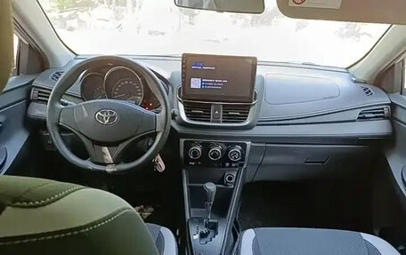 Toyota Yaris XP150 рестайлинг, 2021 год, 959 000 рублей, 9 фотография
