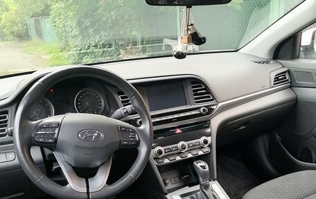 Hyundai Elantra VI рестайлинг, 2019 год, 1 650 000 рублей, 6 фотография