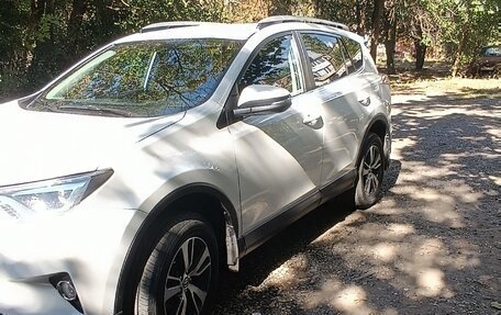 Toyota RAV4, 2017 год, 2 270 000 рублей, 2 фотография