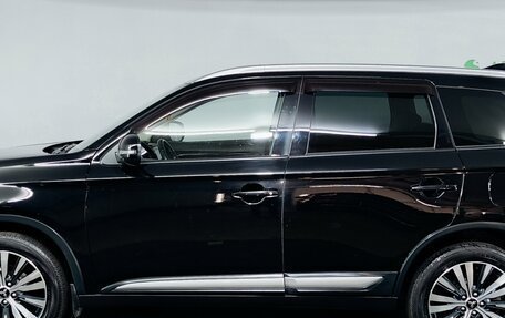 Mitsubishi Outlander III рестайлинг 3, 2019 год, 1 561 000 рублей, 9 фотография