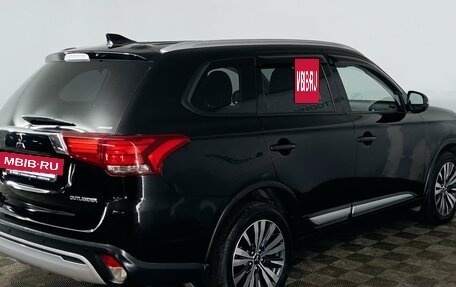 Mitsubishi Outlander III рестайлинг 3, 2019 год, 1 561 000 рублей, 5 фотография