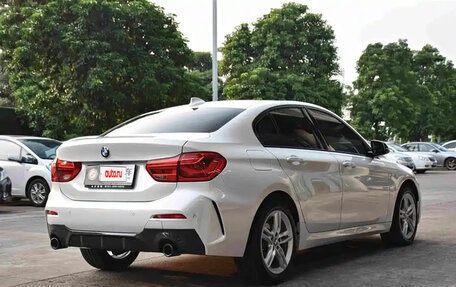 BMW 1 серия, 2022 год, 1 300 000 рублей, 15 фотография