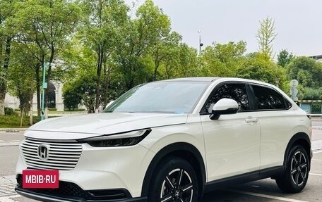 Honda Vezel, 2022 год, 1 830 000 рублей, 2 фотография
