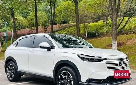 Honda Vezel, 2022 год, 1 830 000 рублей, 3 фотография