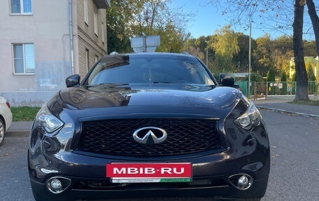 Infiniti QX70, 2016 год, 2 380 000 рублей, 6 фотография