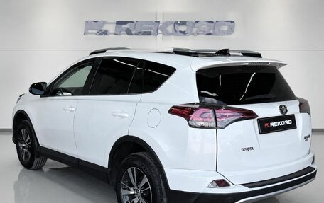 Toyota RAV4, 2016 год, 2 329 000 рублей, 2 фотография