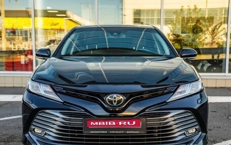 Toyota Camry, 2018 год, 2 648 000 рублей, 2 фотография