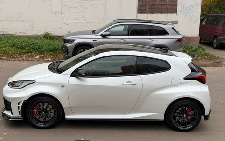 Toyota Yaris, 2024 год, 4 900 000 рублей, 8 фотография