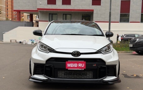 Toyota Yaris, 2024 год, 4 900 000 рублей, 3 фотография