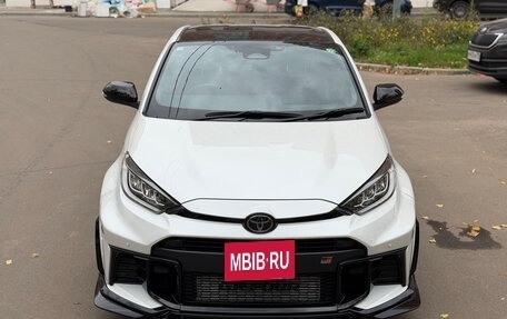Toyota Yaris, 2024 год, 4 900 000 рублей, 4 фотография