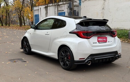 Toyota Yaris, 2024 год, 4 900 000 рублей, 9 фотография