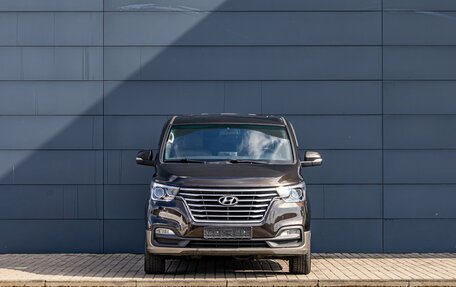 Hyundai Grand Starex Grand Starex I рестайлинг 2, 2018 год, 2 455 000 рублей, 2 фотография