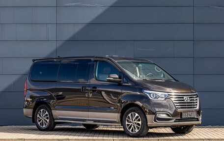 Hyundai Grand Starex Grand Starex I рестайлинг 2, 2018 год, 2 455 000 рублей, 3 фотография