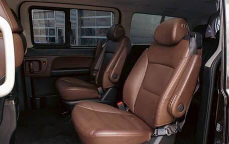 Hyundai Grand Starex Grand Starex I рестайлинг 2, 2018 год, 2 455 000 рублей, 21 фотография