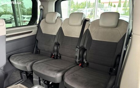 Volkswagen Multivan, 2023 год, 5 250 000 рублей, 15 фотография