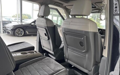 Volkswagen Multivan, 2023 год, 5 250 000 рублей, 32 фотография