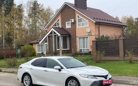 Toyota Camry, 2018 год, 2 850 000 рублей, 1 фотография
