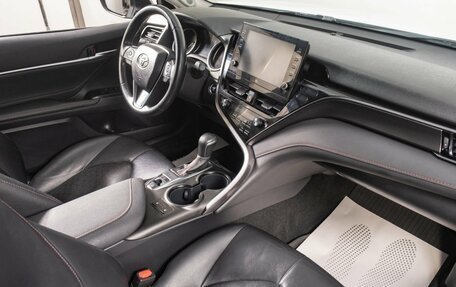 Toyota Camry, 2021 год, 3 399 000 рублей, 17 фотография
