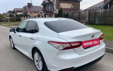 Toyota Camry, 2018 год, 2 850 000 рублей, 4 фотография