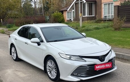 Toyota Camry, 2018 год, 2 850 000 рублей, 2 фотография