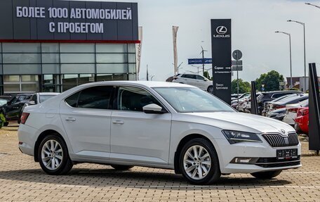 Skoda Superb III рестайлинг, 2019 год, 1 825 000 рублей, 3 фотография
