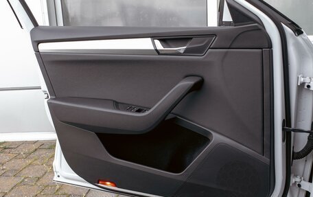 Skoda Superb III рестайлинг, 2019 год, 1 825 000 рублей, 12 фотография