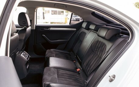 Skoda Superb III рестайлинг, 2019 год, 1 825 000 рублей, 17 фотография