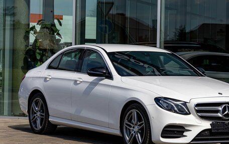 Mercedes-Benz E-Класс, 2019 год, 3 025 000 рублей, 7 фотография