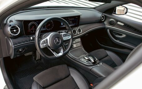 Mercedes-Benz E-Класс, 2019 год, 3 025 000 рублей, 13 фотография