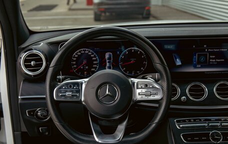 Mercedes-Benz E-Класс, 2019 год, 3 025 000 рублей, 15 фотография