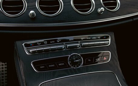 Mercedes-Benz E-Класс, 2019 год, 3 025 000 рублей, 17 фотография