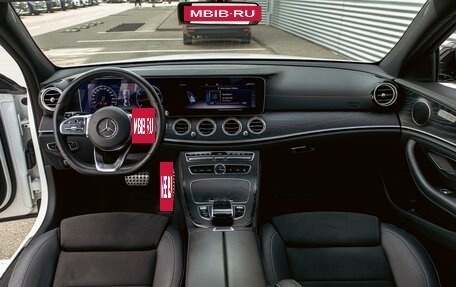 Mercedes-Benz E-Класс, 2019 год, 3 025 000 рублей, 20 фотография