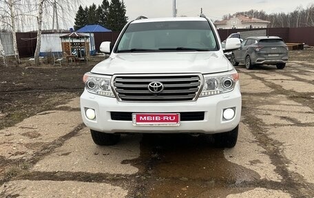 Toyota Land Cruiser 200, 2014 год, 3 999 999 рублей, 2 фотография