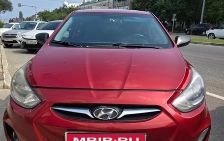 Hyundai Solaris II рестайлинг, 2011 год, 430 000 рублей, 1 фотография