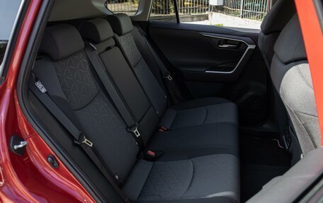 Toyota RAV4, 2021 год, 3 250 000 рублей, 10 фотография