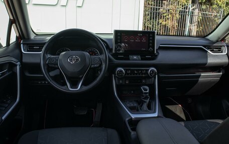 Toyota RAV4, 2021 год, 3 250 000 рублей, 9 фотография