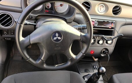 Mitsubishi Outlander III рестайлинг 3, 2005 год, 750 000 рублей, 10 фотография