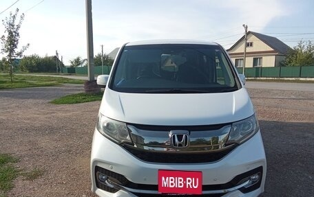 Honda Stepwgn IV, 2016 год, 1 970 000 рублей, 3 фотография