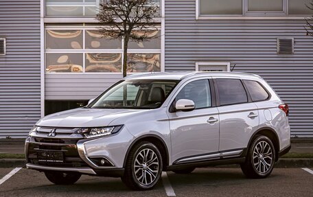 Mitsubishi Outlander III рестайлинг 3, 2017 год, 1 555 000 рублей, 1 фотография