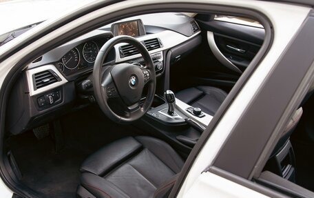 BMW 3 серия, 2017 год, 1 975 000 рублей, 17 фотография