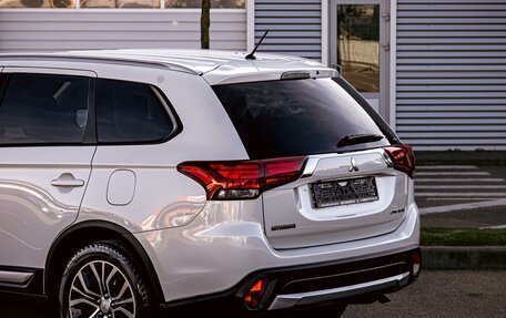 Mitsubishi Outlander III рестайлинг 3, 2017 год, 1 555 000 рублей, 8 фотография