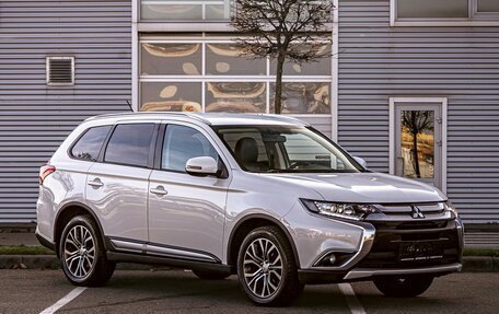 Mitsubishi Outlander III рестайлинг 3, 2017 год, 1 555 000 рублей, 3 фотография