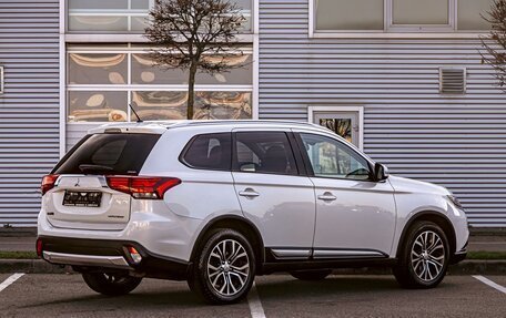 Mitsubishi Outlander III рестайлинг 3, 2017 год, 1 555 000 рублей, 6 фотография