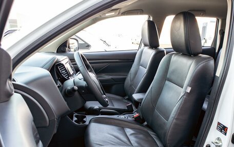 Mitsubishi Outlander III рестайлинг 3, 2017 год, 1 555 000 рублей, 11 фотография