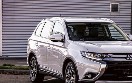 Mitsubishi Outlander III рестайлинг 3, 2017 год, 1 555 000 рублей, 9 фотография