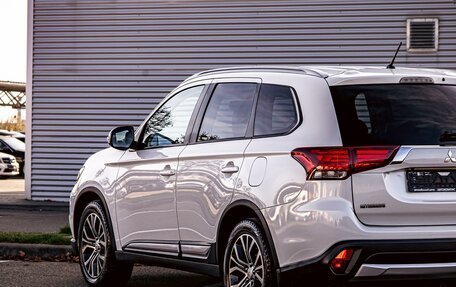 Mitsubishi Outlander III рестайлинг 3, 2017 год, 1 555 000 рублей, 10 фотография