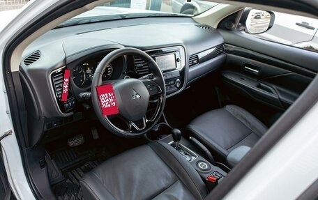 Mitsubishi Outlander III рестайлинг 3, 2017 год, 1 555 000 рублей, 13 фотография